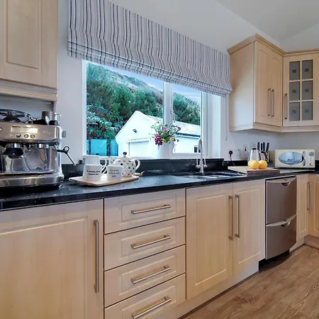 Waterstone, Narin Портну