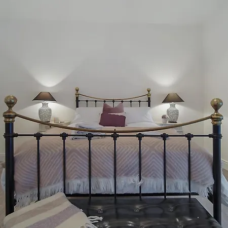 Waterstone, Narin Портну