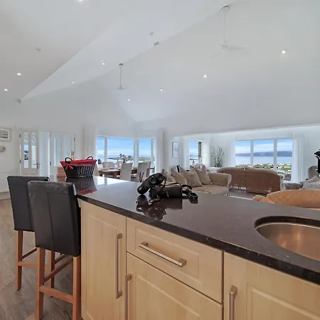 Waterstone, Narin بروتنو