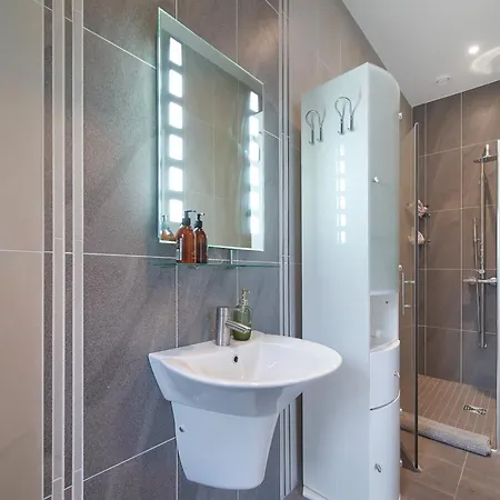 בית נופש Waterstone, Narin *