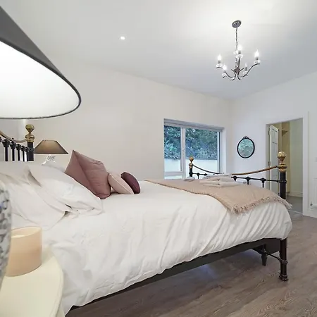 Waterstone, Narin Портну