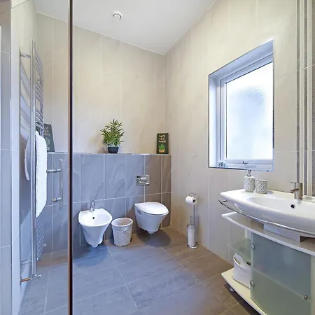 Дом отдыха Waterstone, Narin