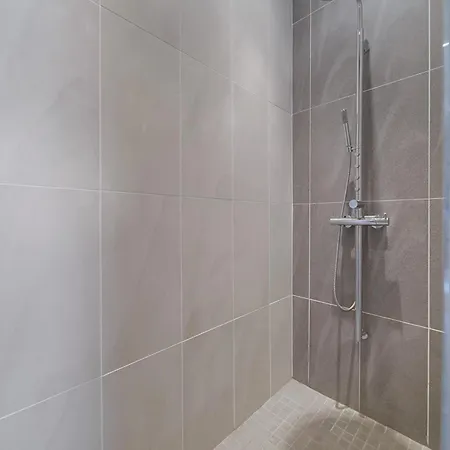 Waterstone, Narin Holiday home *