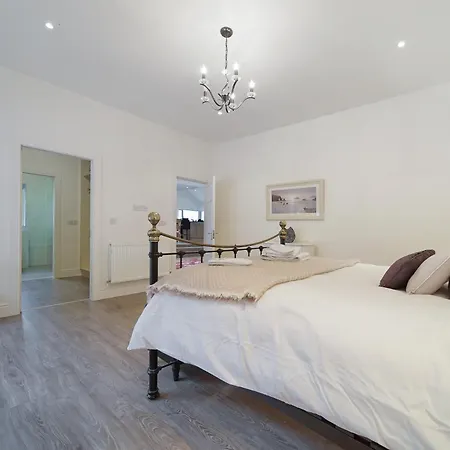 Waterstone, Narin Портну