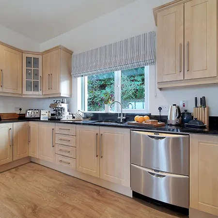 Дом отдыха Waterstone, Narin *