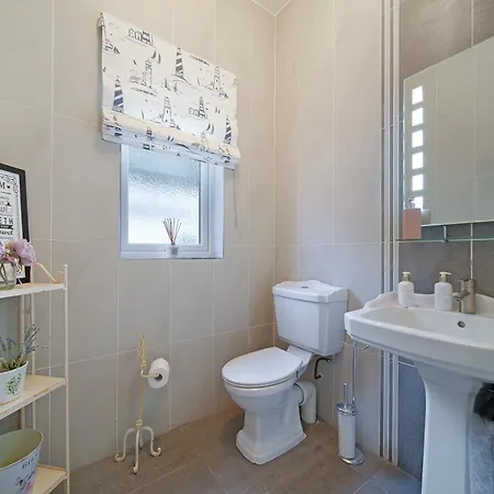 Waterstone, Narin Портну